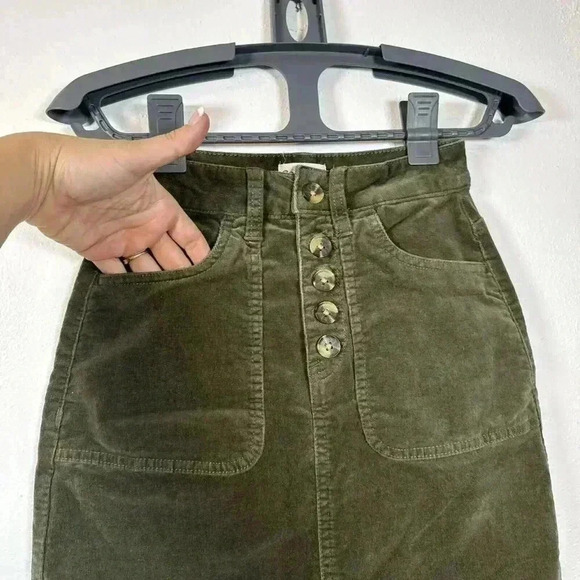Olive Green Corduroy Front Button Detail Skirt Juniors Size 0/24 Mini high waist - Picture 5 of 9